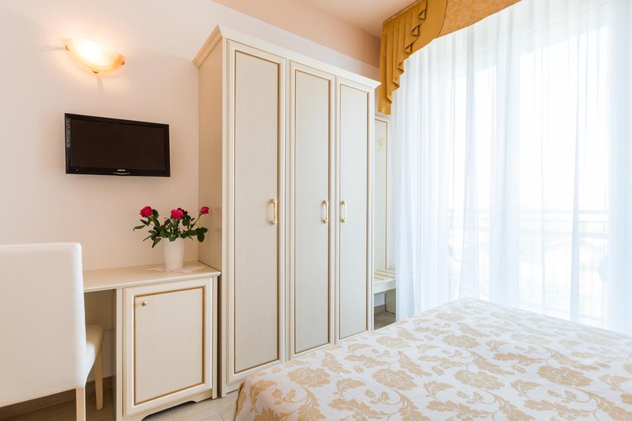 Hotel Miranda Белариа-Игеа Марина Екстериор снимка