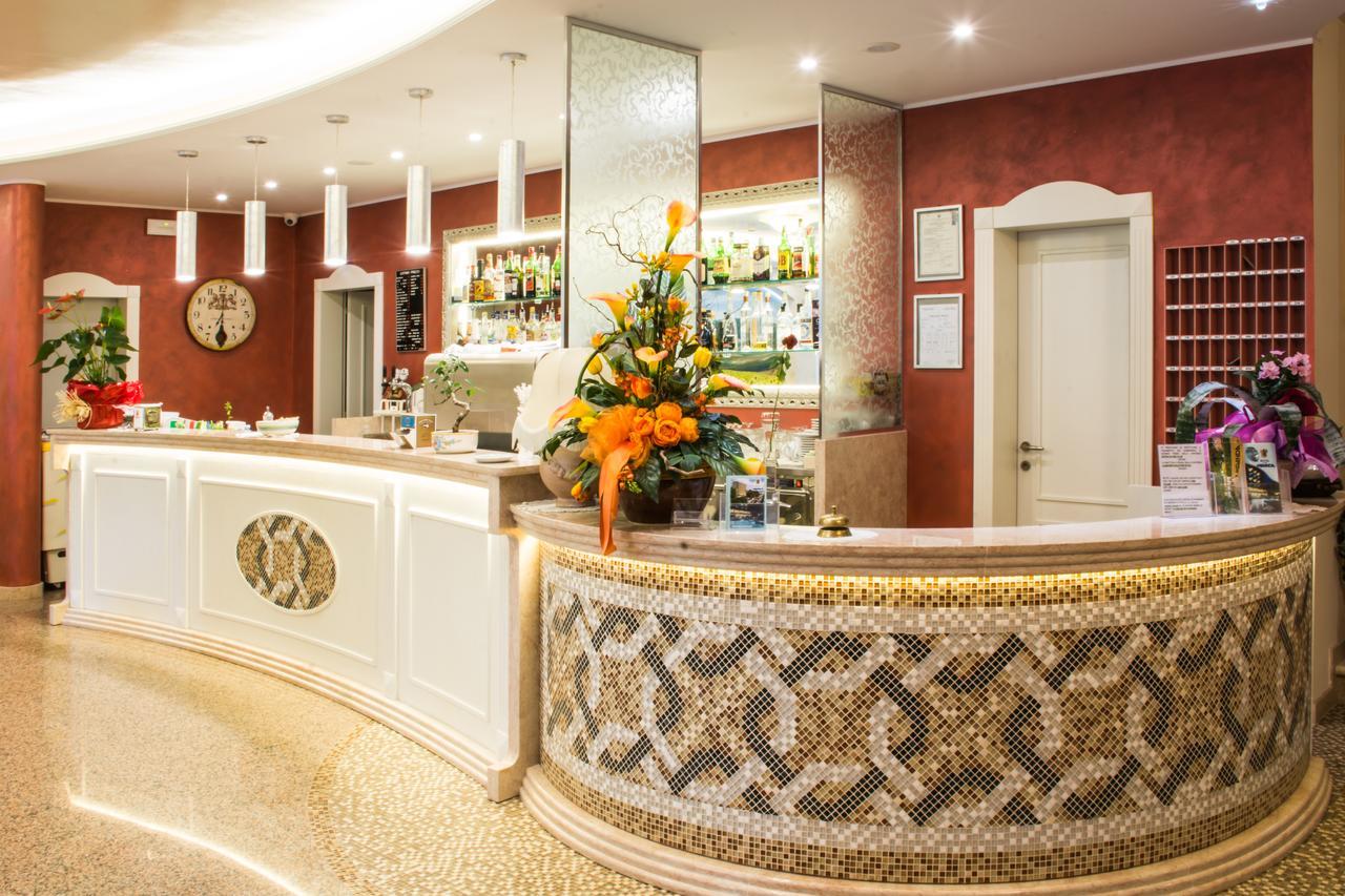 Hotel Miranda Белариа-Игеа Марина Екстериор снимка