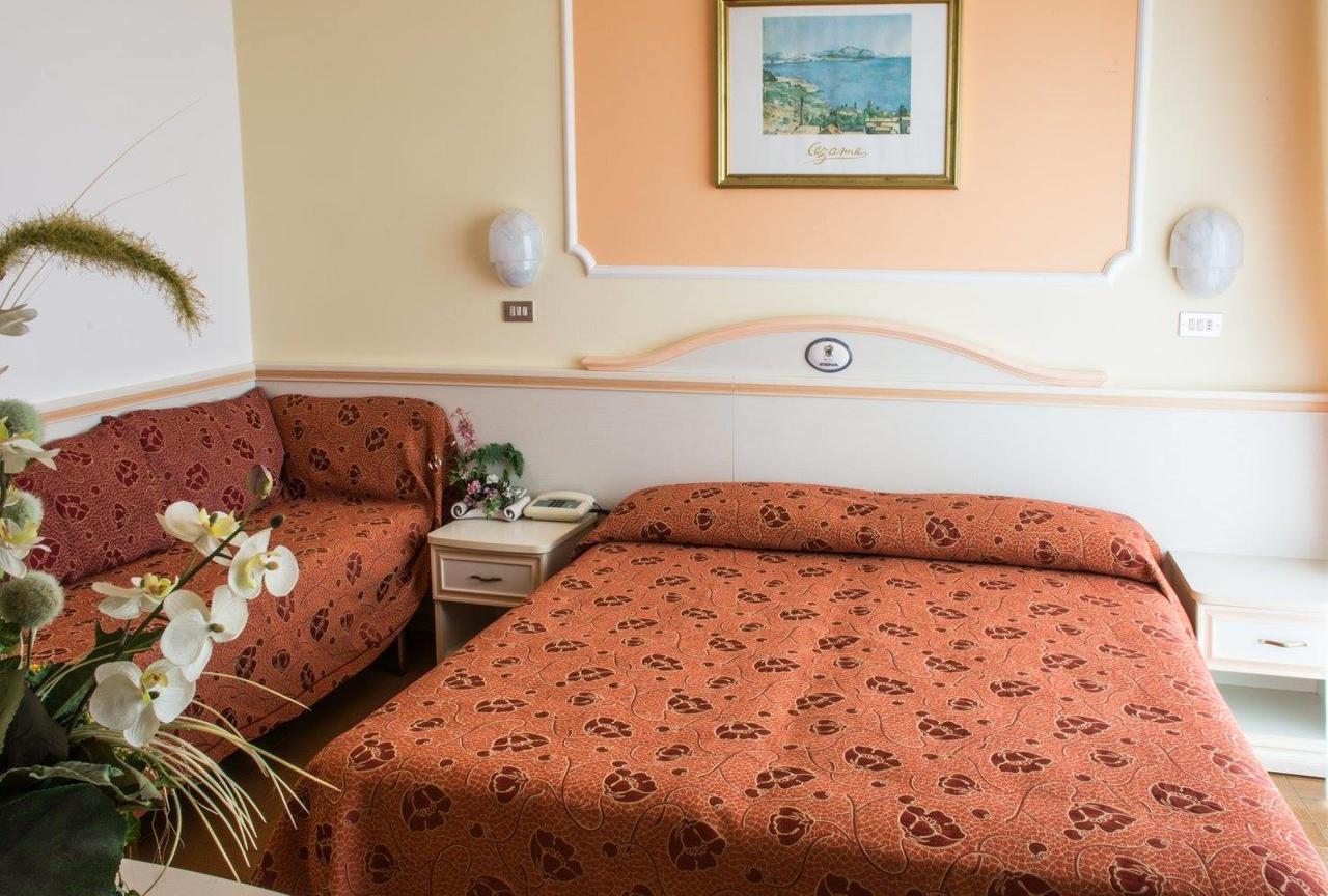 Hotel Miranda Белариа-Игеа Марина Екстериор снимка